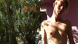 ﻿2 sexy amateur twink..